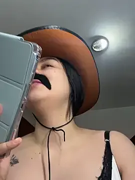 Selena_Roa from StripChat is Freechat