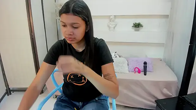 Selenafoxxx6 from StripChat is Freechat