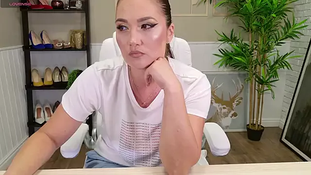 Girls: try live performances with matured performers, from dancing to quirks, in a variety of beautiful sex cams.