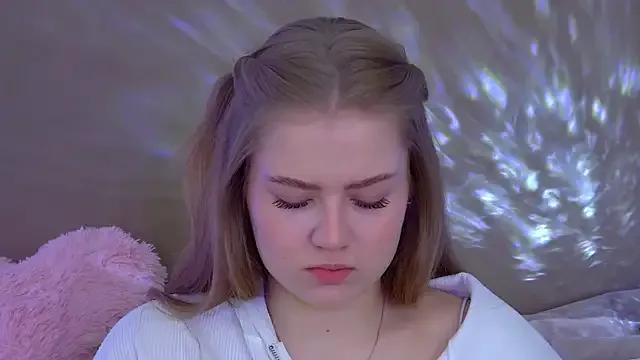 SelinSwarovski from StripChat is Freechat