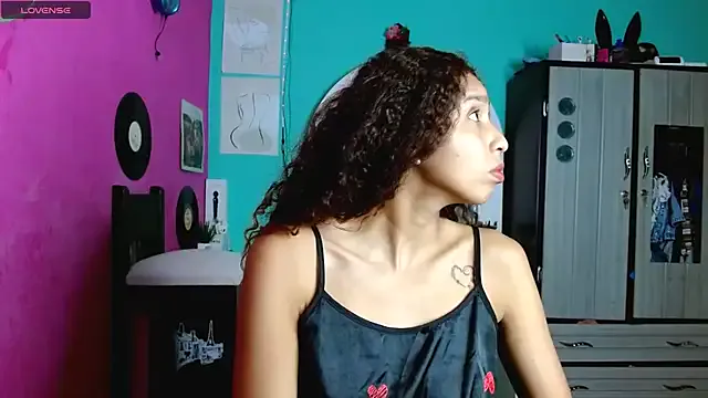 Sensitive_brunette from StripChat