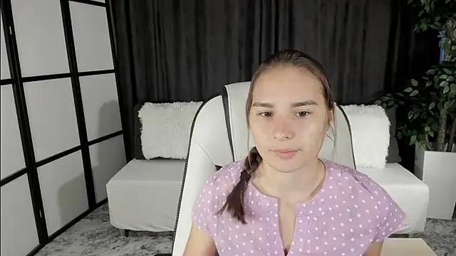 SeraphineClark from StripChat is Freechat