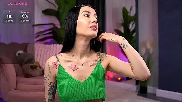 SerenaVelour from StripChat is Freechat