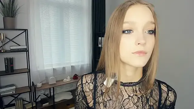 SerrenaAa from StripChat is Freechat