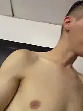 Sexy_blonde_Twink from StripChat is Freechat