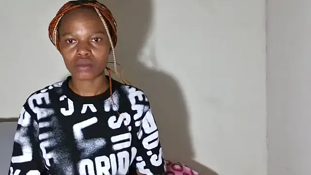 SexyBitchx01 from StripChat