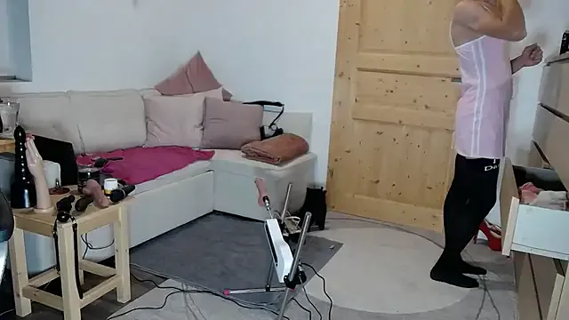 Girls: try live performances with matured performers, from dancing to quirks, in a variety of beautiful sex cams.