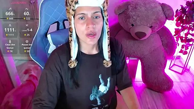 Girls: try live performances with matured performers, from dancing to quirks, in a variety of beautiful sex cams.