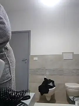 sexyguenda from StripChat is Freechat