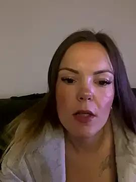 SexyLoLoUK from StripChat is Freechat