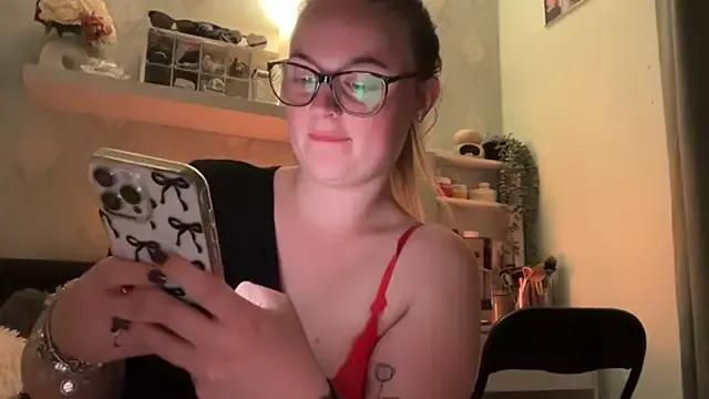 SexySashaxox from StripChat is Freechat