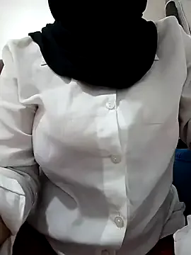 sexyturbanli from StripChat is Freechat