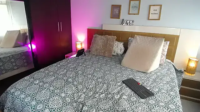 ShanonLe from StripChat