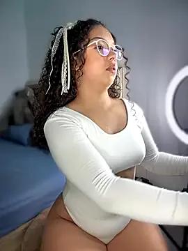 Shara_dreams from StripChat is Freechat