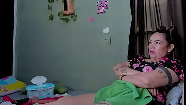 Sharlott_smith from StripChat is Freechat