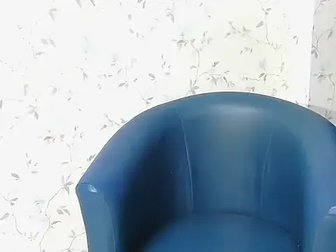 Shinykrisha from StripChat is Freechat