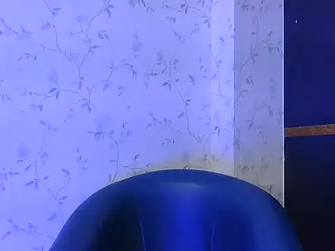 Shinykrisha from StripChat is Freechat