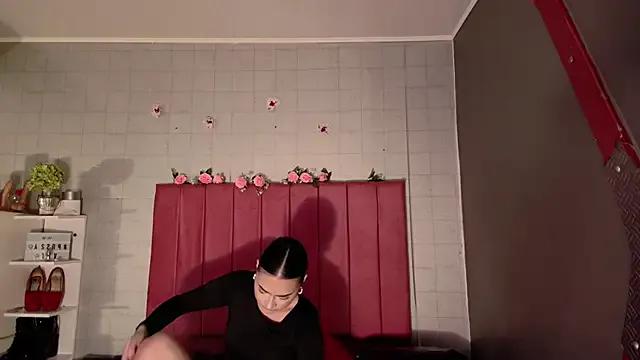 SienaReign from StripChat is Freechat