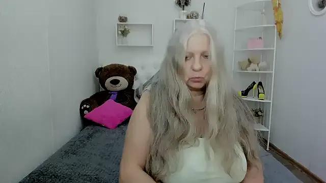 silver_moon_light from StripChat is Freechat