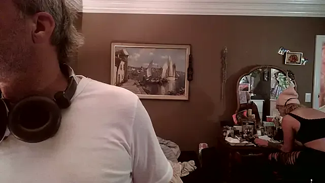 Girls: try live performances with matured performers, from dancing to quirks, in a variety of beautiful sex cams.