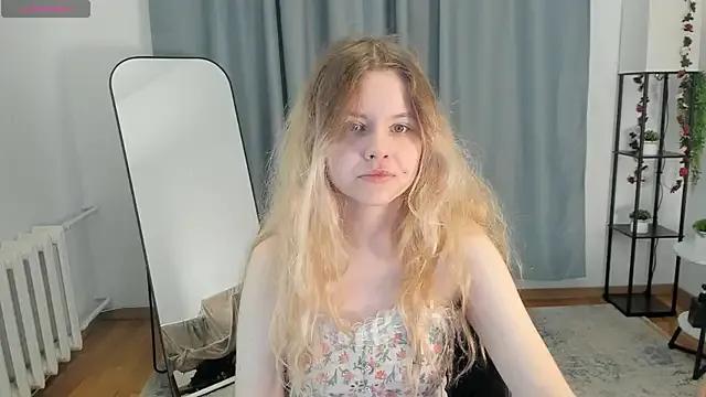 SilverWillow from StripChat is Freechat
