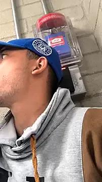 SimonRoberth from StripChat is Freechat
