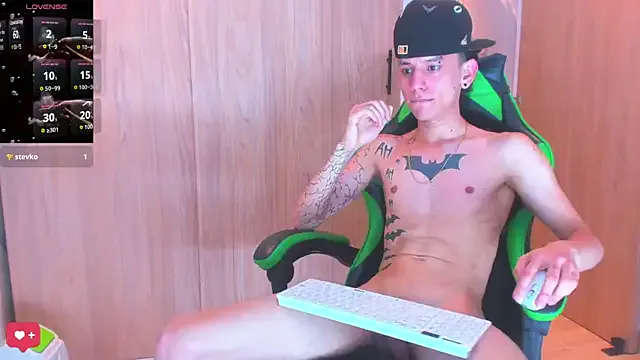 Skinny_batman from StripChat is Freechat