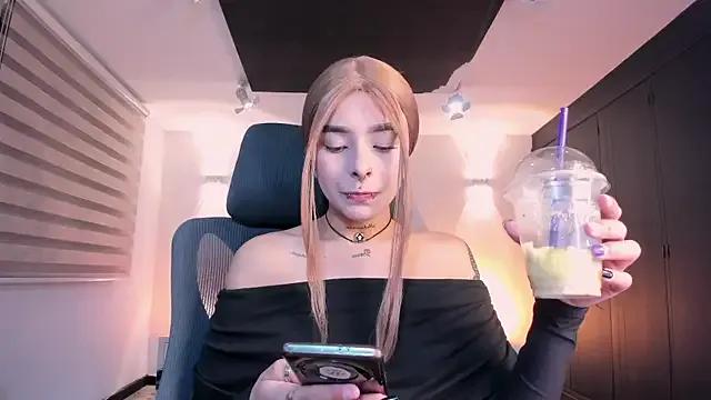 SkyThompson from StripChat is Freechat