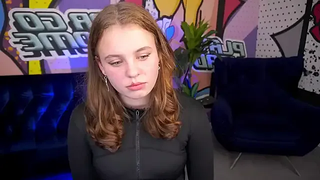 SnowWhiti from StripChat is Freechat