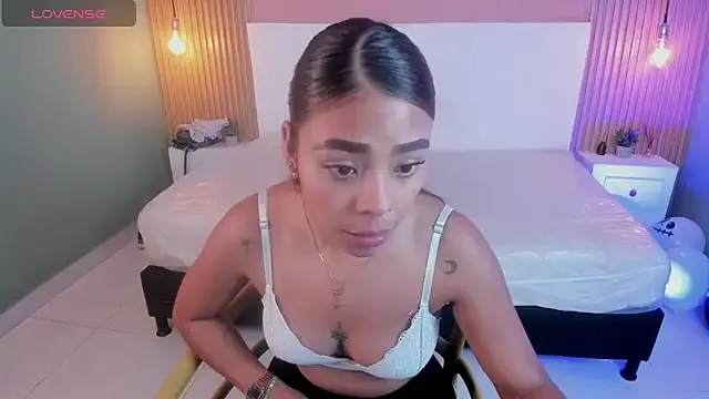 SoffiaDams2 from StripChat is Freechat