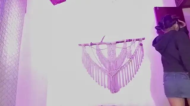 Girls: try live performances with matured performers, from dancing to quirks, in a variety of beautiful sex cams.