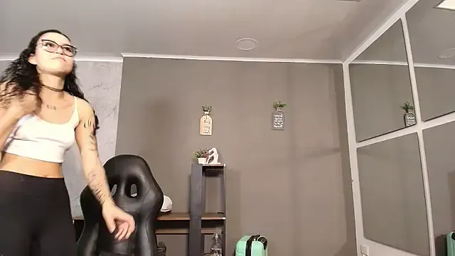 Sofia_Hank_ from StripChat is Freechat