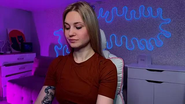Sofia_Kenwood from StripChat is Freechat