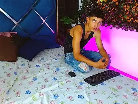 SofiaSantiago4u from StripChat is Freechat