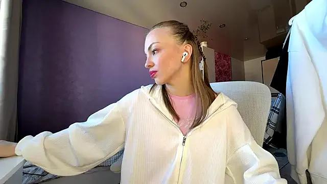 SofiaSmiles from StripChat is Freechat