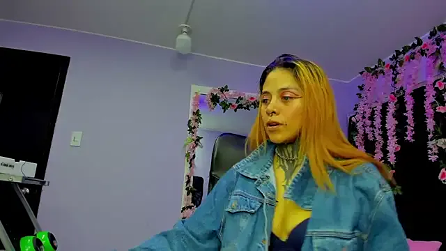 Girls: try live performances with matured performers, from dancing to quirks, in a variety of beautiful sex cams.