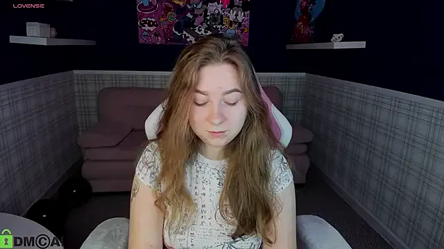 soft_as_a_flower from StripChat is Freechat