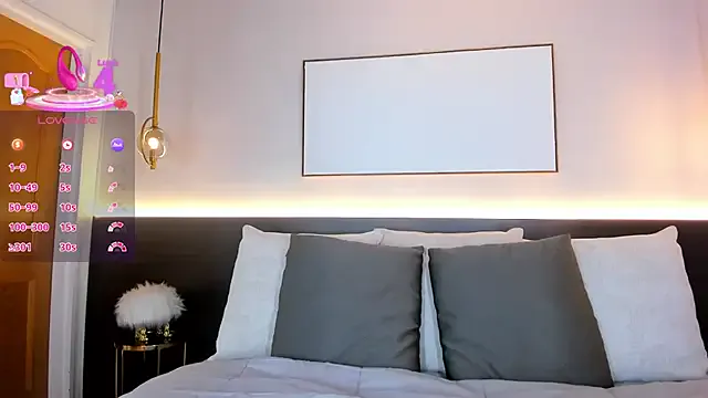 SolAvelar from StripChat is Freechat