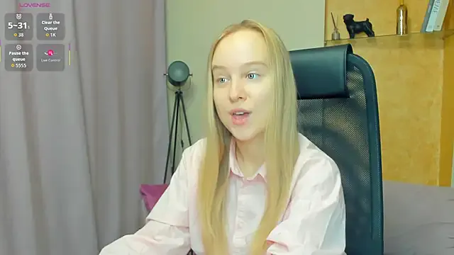 SoonMoor from StripChat is Freechat