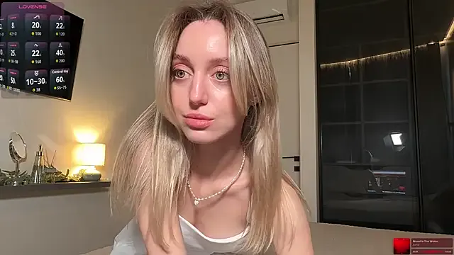 SophieBelll from StripChat is Freechat