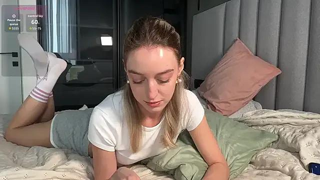 SophieBelll from StripChat is Freechat