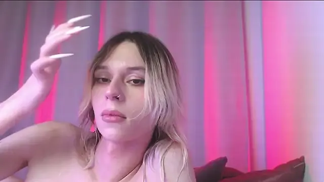 SophieDiamond_Xx from StripChat is Freechat