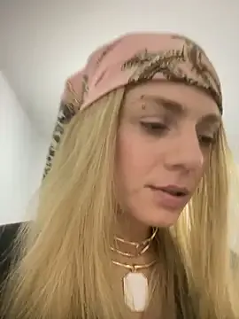 spacegirlll from StripChat is Freechat