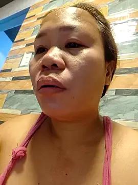 squirtshantal from StripChat is Freechat