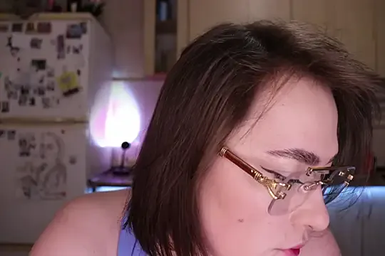 SquirtsonElsa from StripChat is Freechat