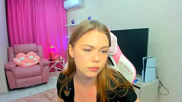 Strawberrye from StripChat is Freechat