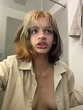 sukulaurens from StripChat is Freechat