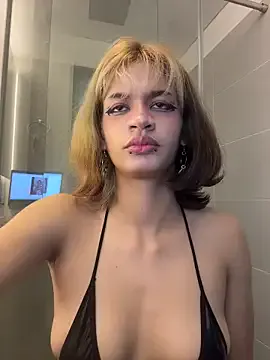 sukulaurens from StripChat is Freechat