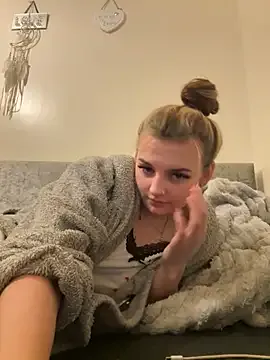 Summer21k from StripChat is Freechat