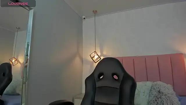 SUNNYCYRUS from StripChat